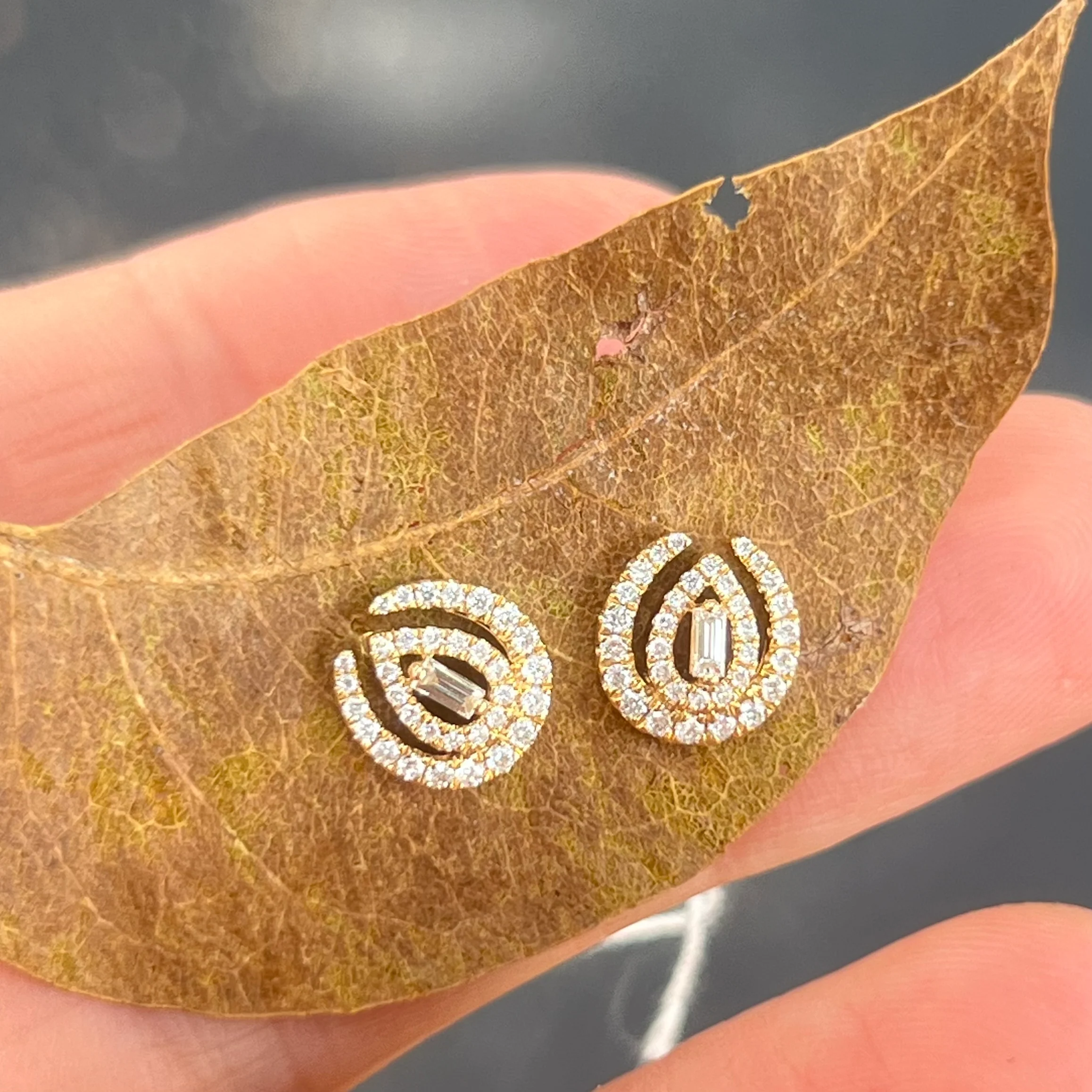 18K Yellow Gold Diamond Earrings - Image 3