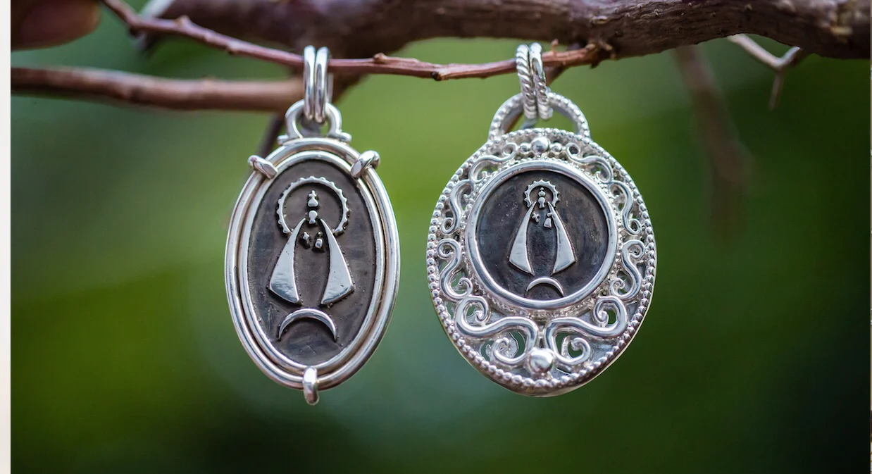 Caridad del Cobre Pendant - Image 3