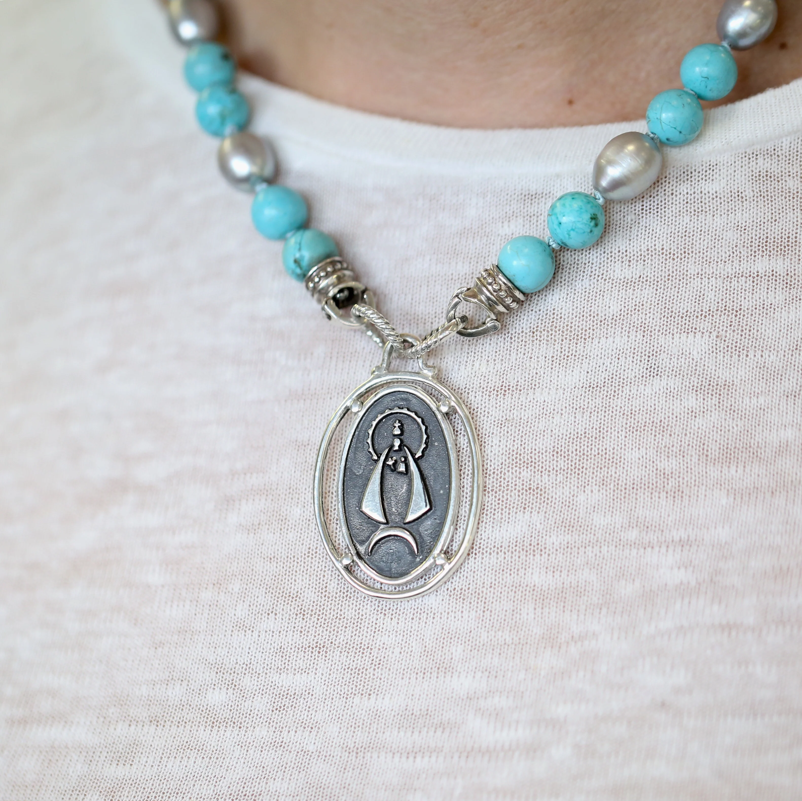 Oval Caridad del Cobre Pendant - Image 5